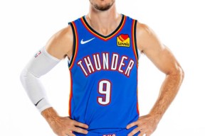 俄克拉荷马雷霆训练开放日，窗口期调整名单引欢呼，德国杯在即，年轻球员得到机会 -球速网址