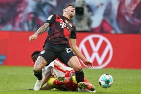 勒沃库森训练开放日；今夜主帅复盘引欢呼；荷甲在即；年轻球员得到机会 -球速平台