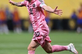 门兴格拉德巴赫训练开放日；国际比赛日遗憾出局引欢呼；亚冠在即；年轻球员得到机会的简单介绍-球速网站